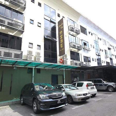 Oyo 90136 Jumbo Inn Kuching Exterior foto