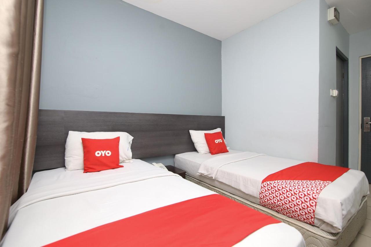 Oyo 90136 Jumbo Inn Kuching Exterior foto