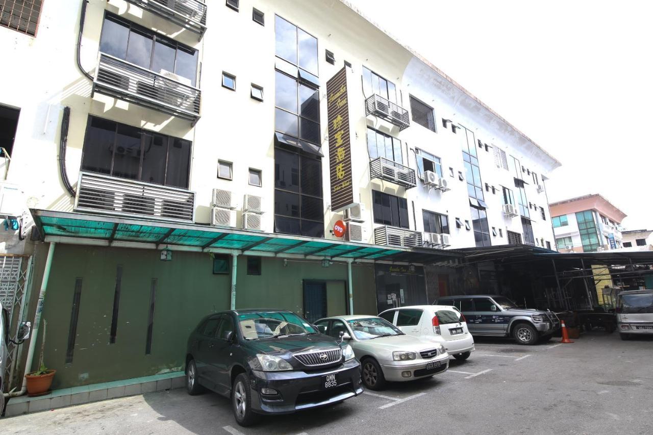 Oyo 90136 Jumbo Inn Kuching Exterior foto