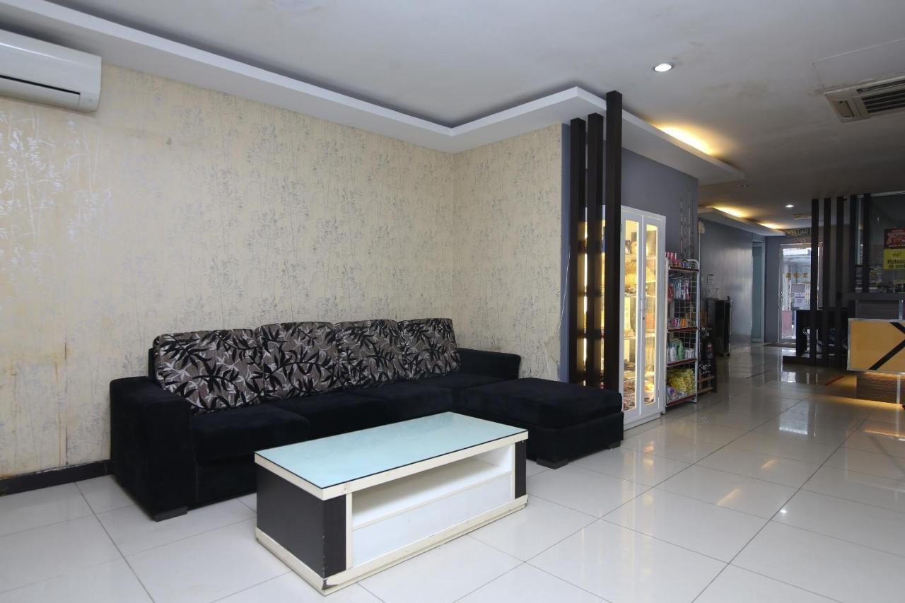 Oyo 90136 Jumbo Inn Kuching Exterior foto